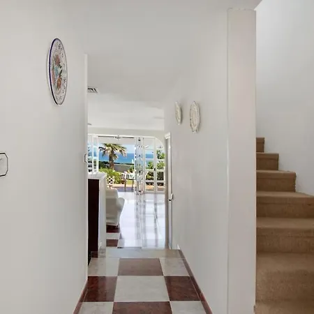 Adosada Con Jardin Y Piscina Con Acceso Al Mar - Dona Lola *