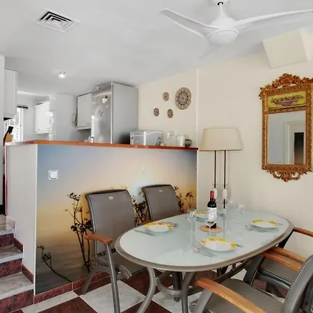Holiday home Adosada Con Jardin Y Piscina Con Acceso Al Mar - Dona Lola *
