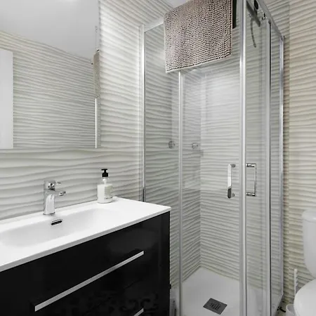Holiday home Adosada Con Jardin Y Piscina Con Acceso Al Mar - Dona Lola