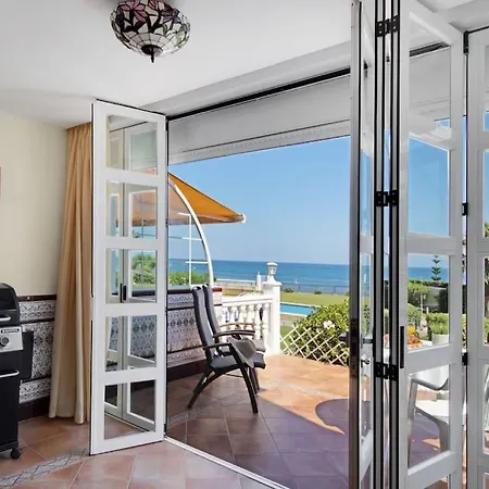 Adosada Con Jardin Y Piscina Con Acceso Al Mar - Dona Lola *